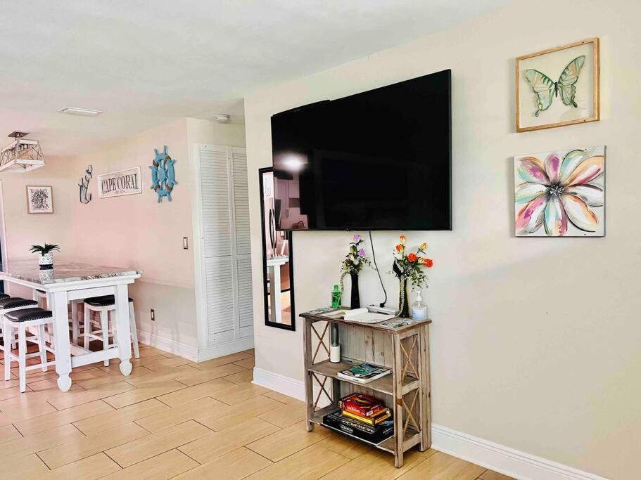 Cozy 2 Bedrooms Home By The Water Cape Coral Dış mekan fotoğraf